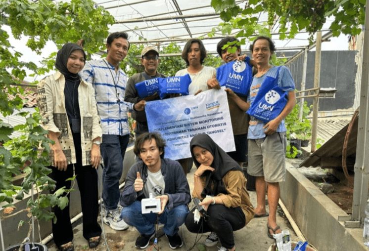 Pelatihan IoT untuk Pengendalian Air: Pengabdian Masyarakat untuk Petani Anggur