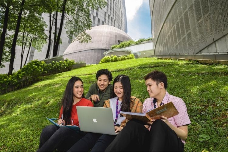 Pentingnya Green Space Untuk Kegiatan Belajar di Kampus