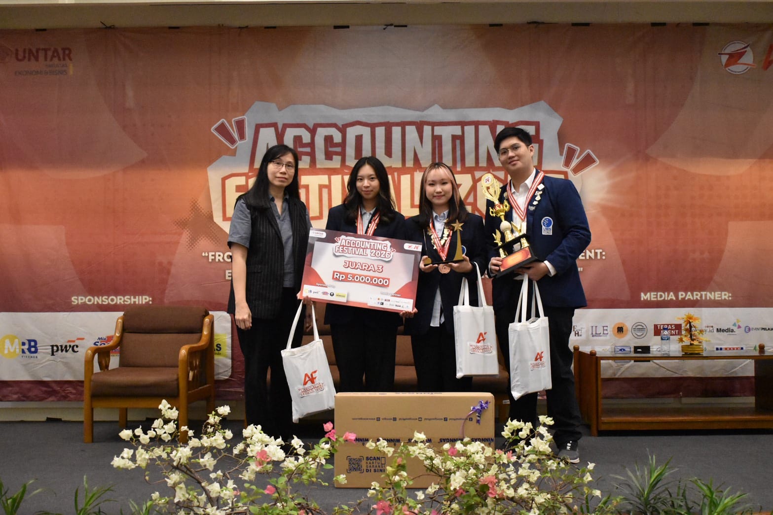 Tembus Top 3 Nasional! Mahasiswa Akuntansi UMN Tunjukkan Kolaborasi dan Ketajaman Analisis di Accounting Festival 2026