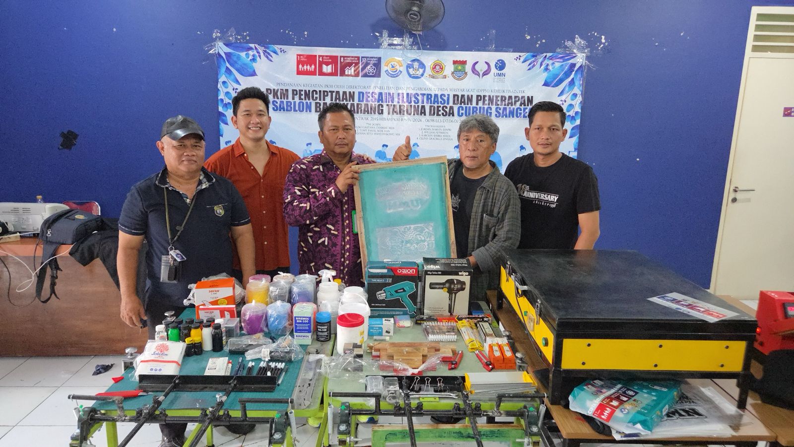 UMN Brings Illustration and Screen-Printing Training to Curug Sangereng Youth