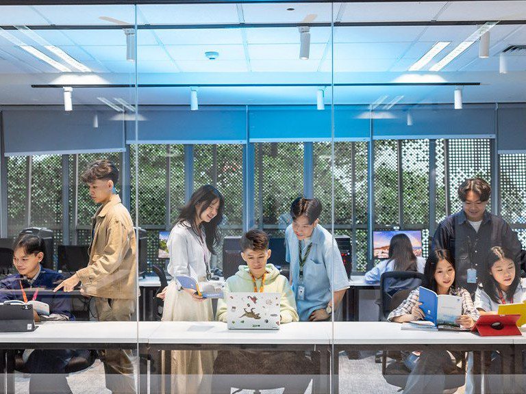 Dari Ruang Kelas ke Industri Global, Informatika UMN Resmikan Kolaborasi Bersama SaverGlobal, Australia